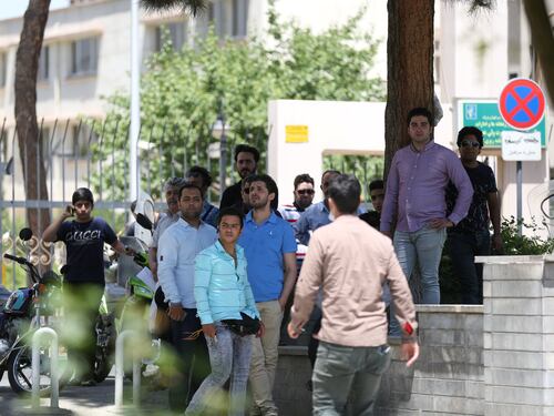 Teheran sotto attacco: terroristi asserragliati in parlamento