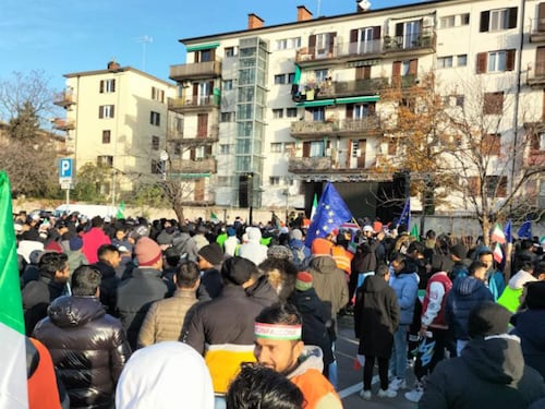 Monfalcone, 8mila islamici in piazza. E la sinistra s'inchina: "Lezione di civiltà"