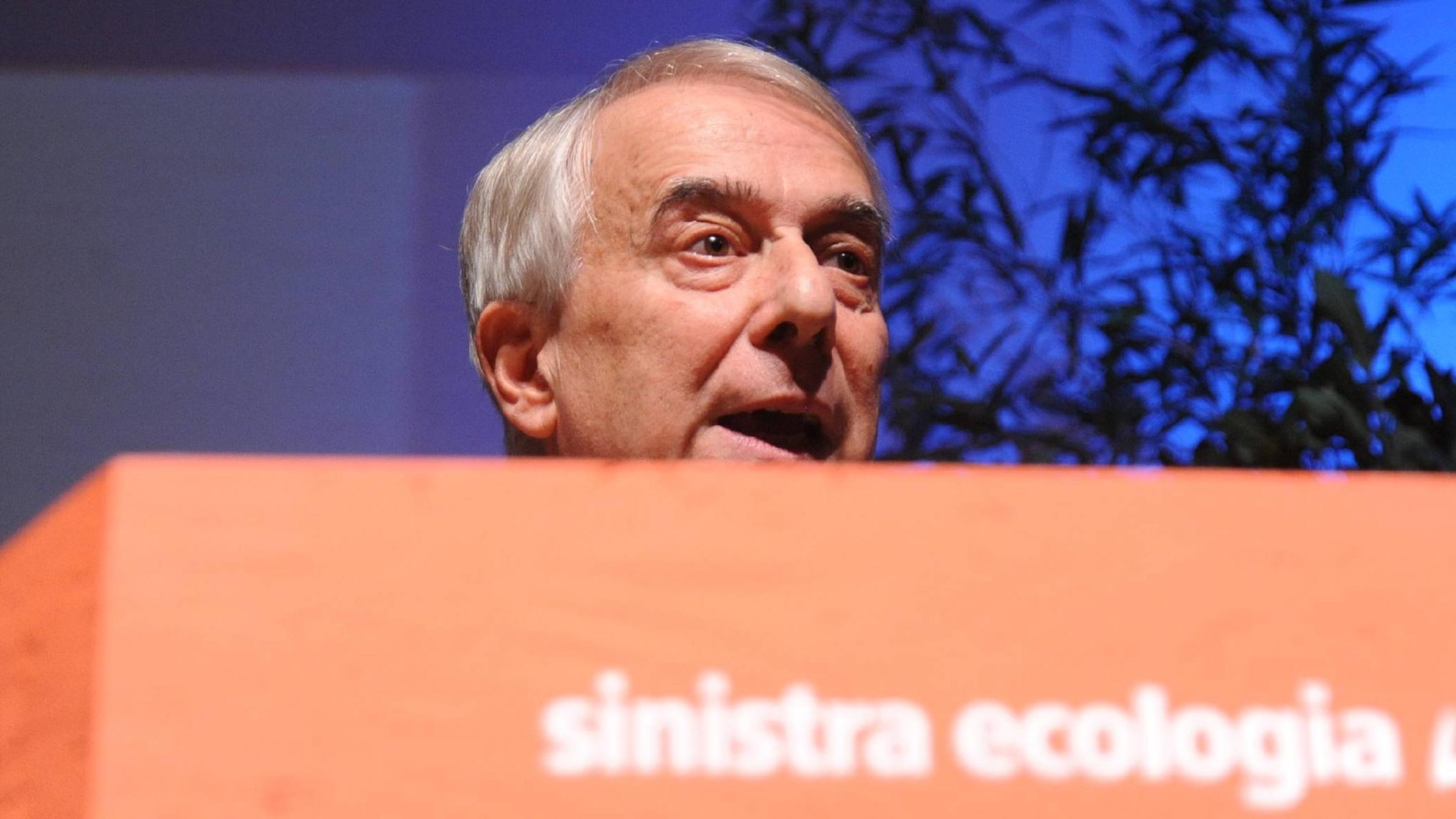 Pisapia fa la star da Sel e il Pd si infuria