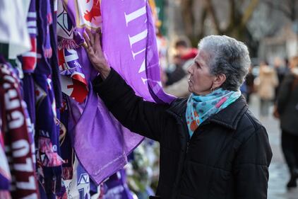Tifosi, compagni di squadra e dirigenti della Fiorentina: tutti in fila per salutare Astori 13