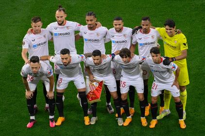 Europa League, la Roma cede al Siviglia dopo i calci di rigore: le immagini più belle 6
