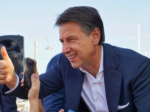 Armi a Zelensky, sì alla fiducia. Conte a mani vuote sale al Colle e insulta i dem