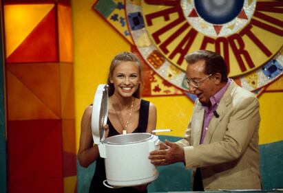 "La ruota della fortuna", da Paola Barale ad Antonella Elia: le storiche vallette del programma 4