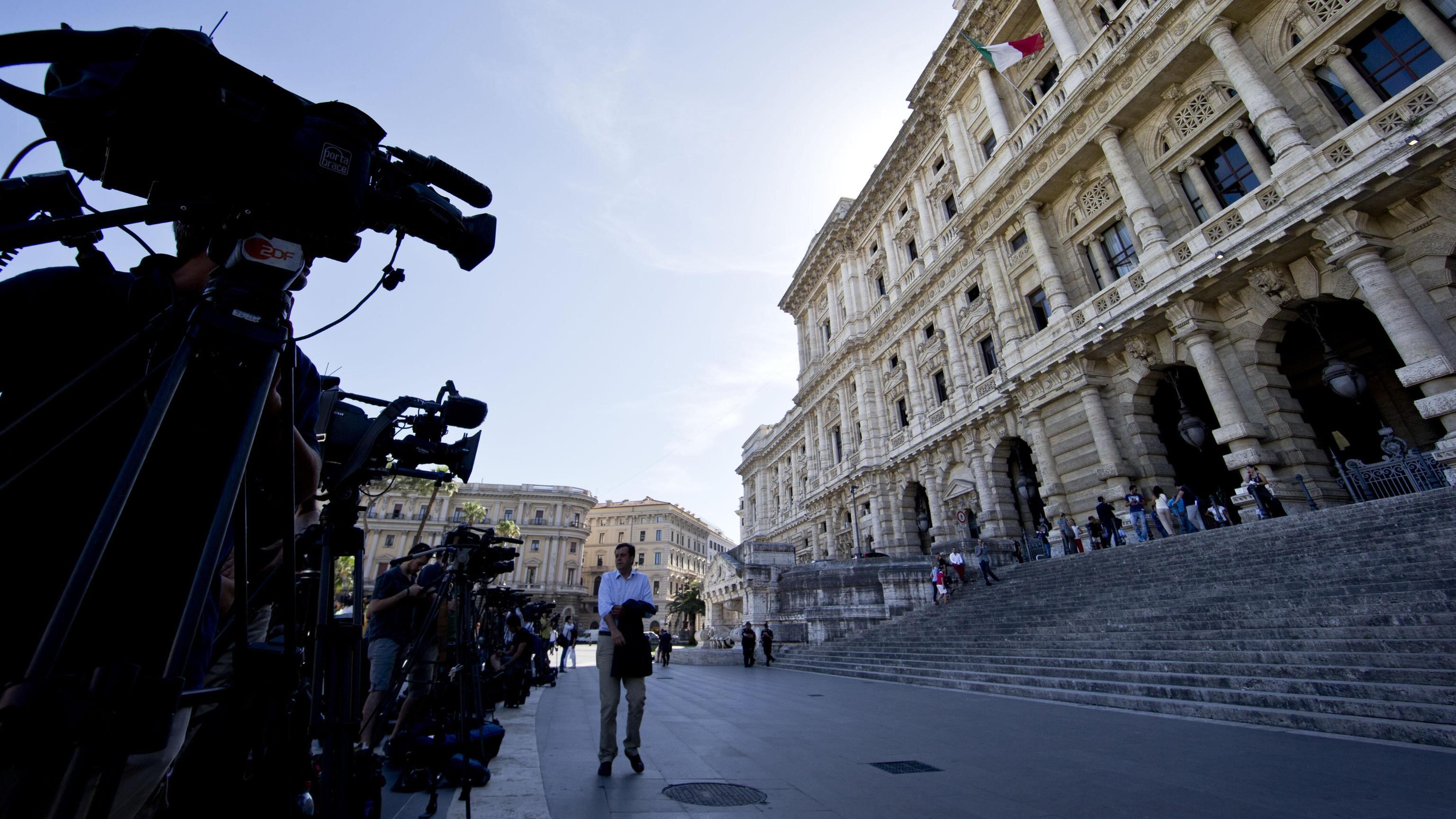 Il circo Palazzaccio, tra tv e curiosi
