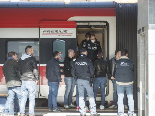 Sangue sul Frecciarossa a Bologna: inserviente aggredisce ed accoltella donna