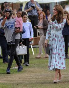 Kate Middleton circondata dai bimbi: foto 4