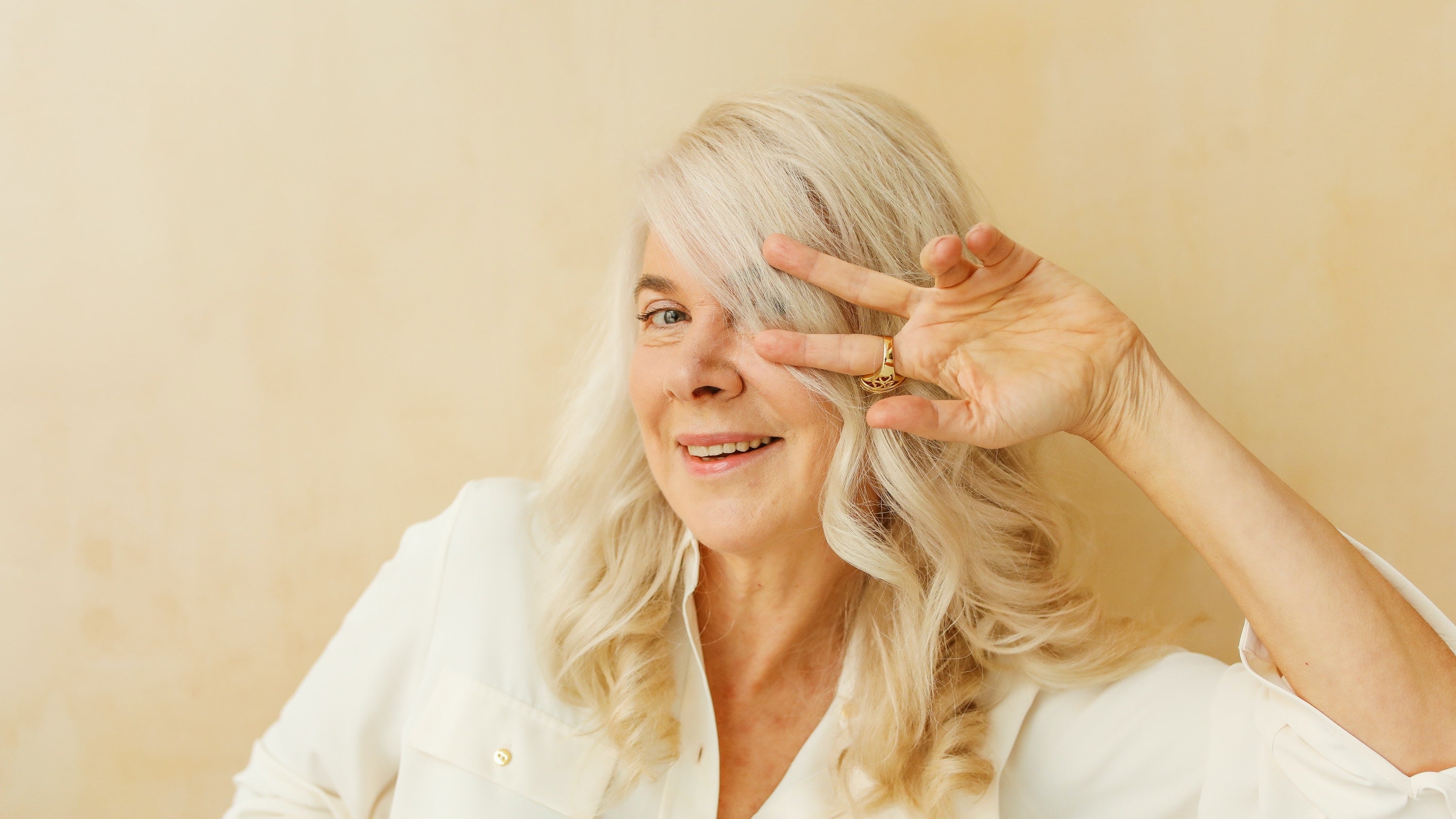 Capelli, come rallentarne l'invecchiamento: cause e soluzioni efficaci