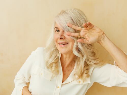 Capelli, come rallentarne l'invecchiamento: cause e soluzioni efficaci