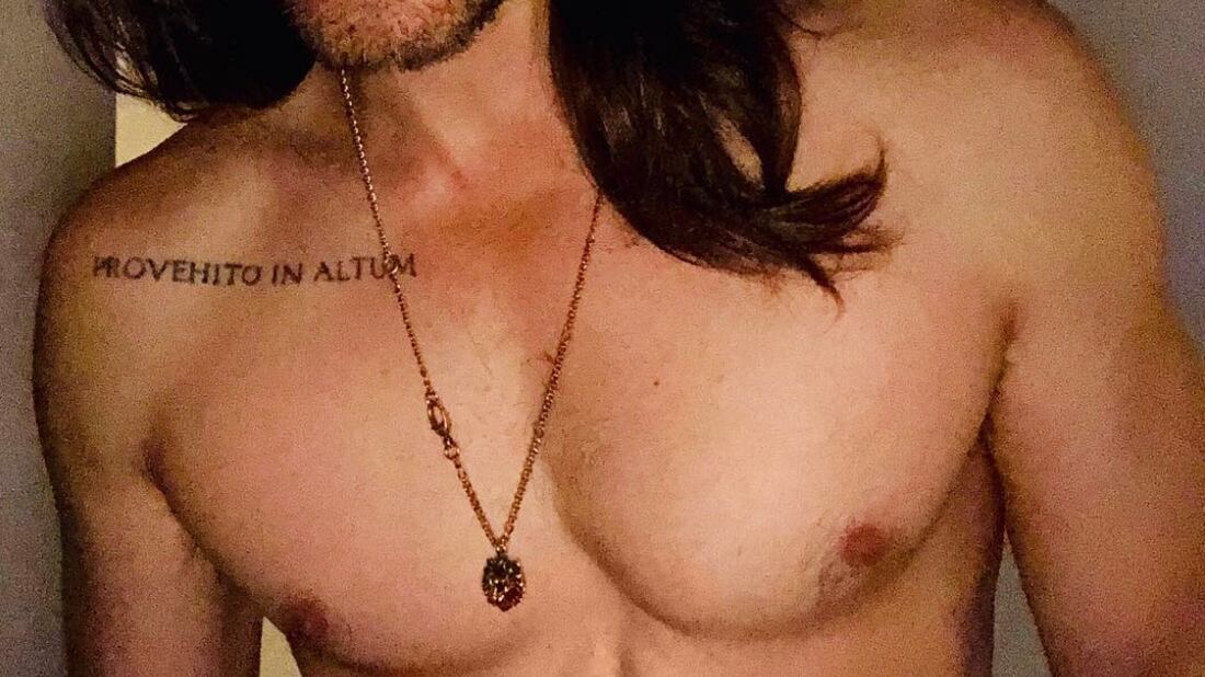 Jared Leto festeggia a torso nudo e i fan impazziscono