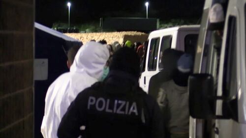 Nuovo sbarco a Lampedusa: così l'Isola esplode 8