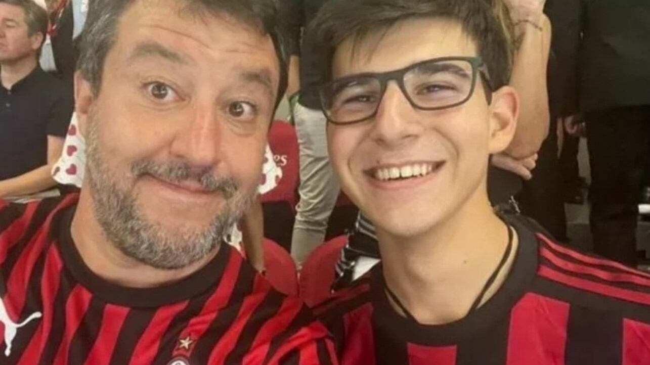 "Giustizia è fatta". Ondata d'odio sul figlio di Salvini rapinato