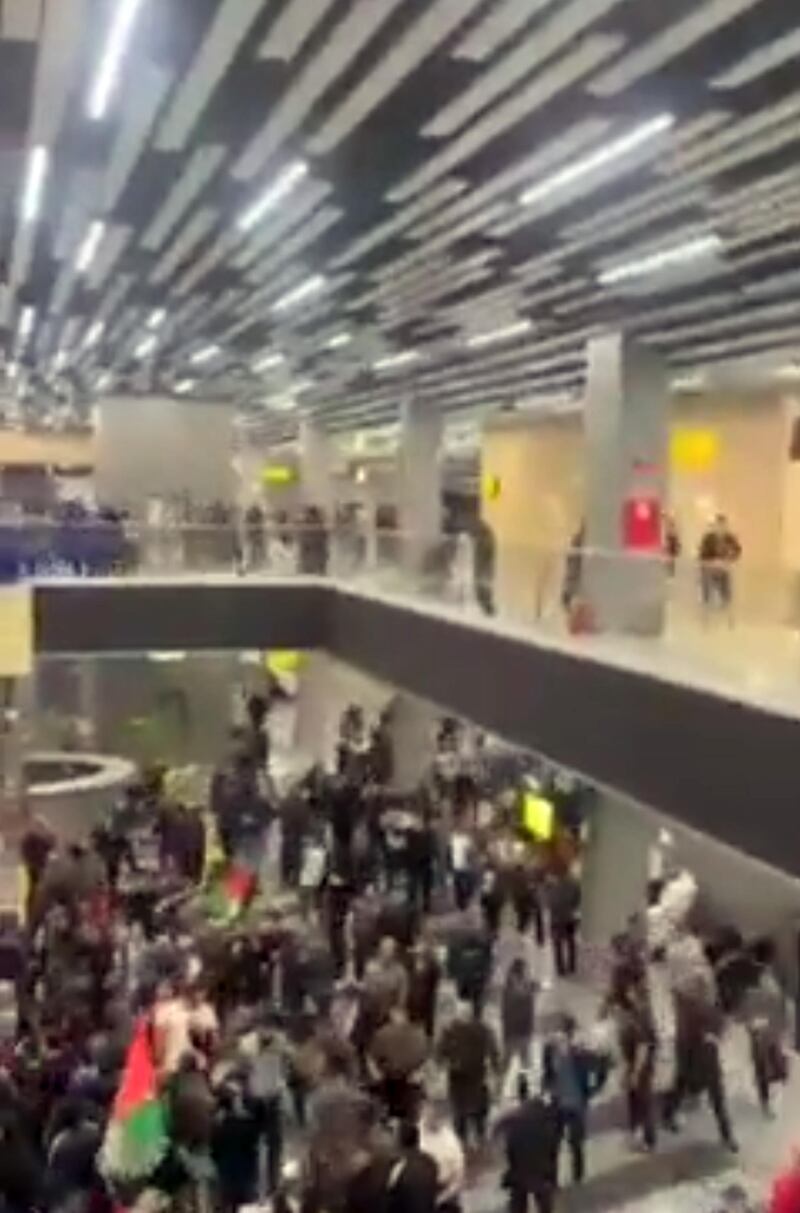 Daghestan, la caccia all'uomo dei manifestanti anti Israele in aeroporto 6