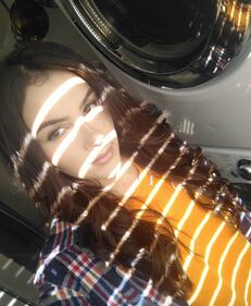Valentina Nappi, scollatura sexy in rosso 16