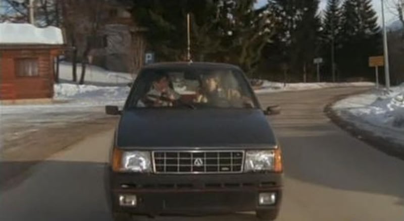 Ezio Greggio a bordo della Y10 Turbo in "Yuppies"