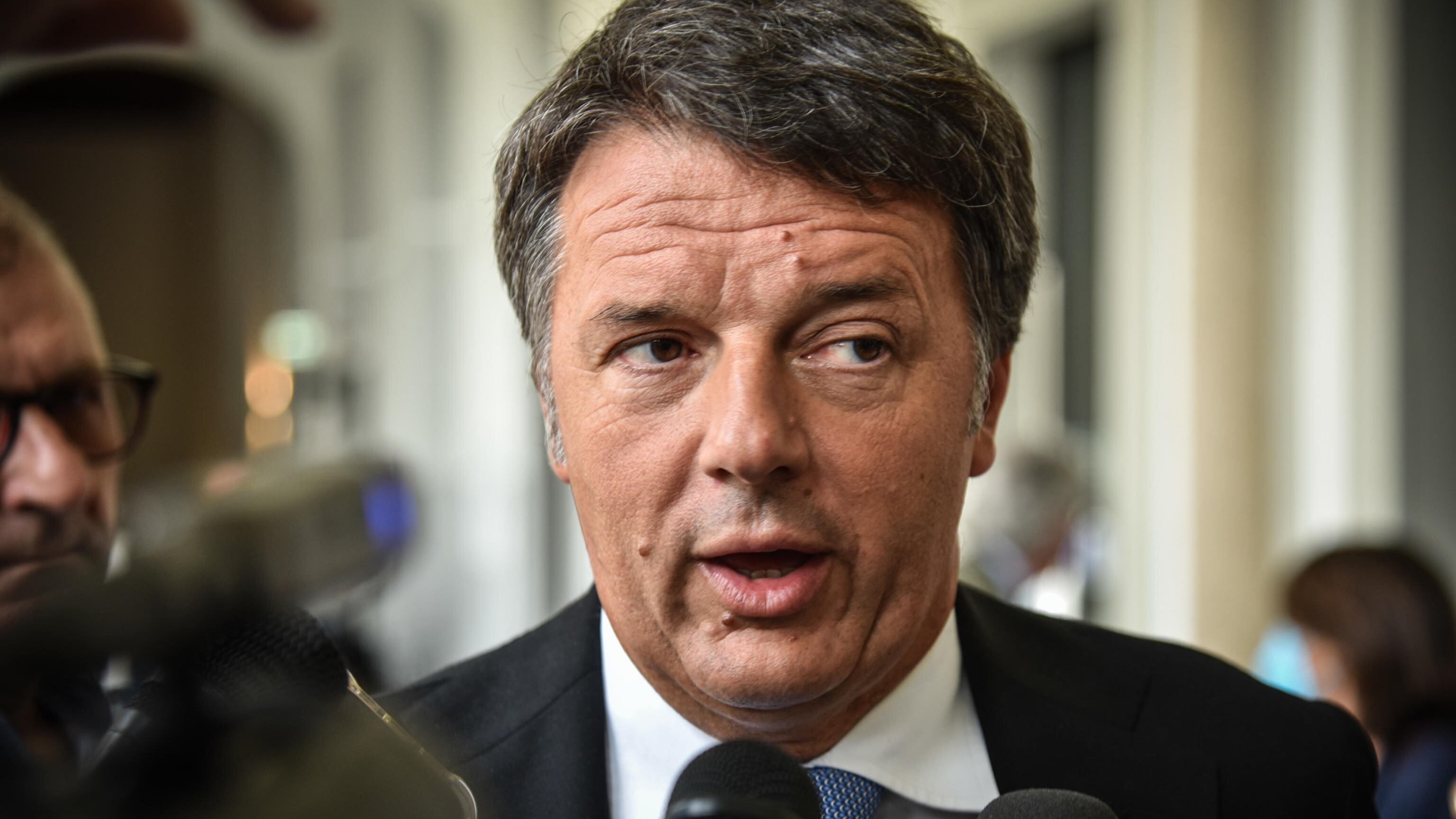 Anche Renzi debutta su Tik Tok: "Ci mancavi solo tu..."