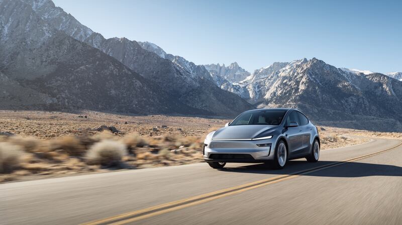 Tesla Model Y 2025: guarda la gallery del nuovo modello 2