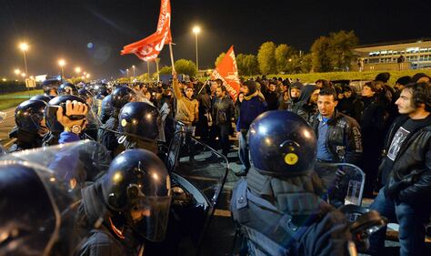 Torino, guerriglia antagonista ai mercati generali 17