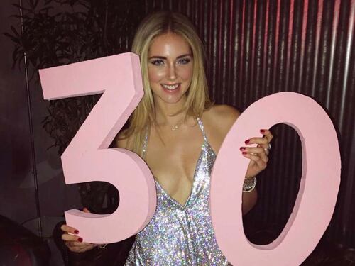 Chiara Ferragni hot, compleanno senza reggiseno