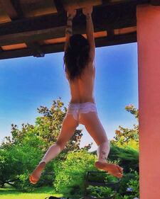 Naike Rivelli, topless contro i guardoni 3