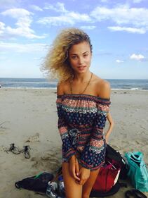 Rose Bertram, la modella belga solare e sensuale 13