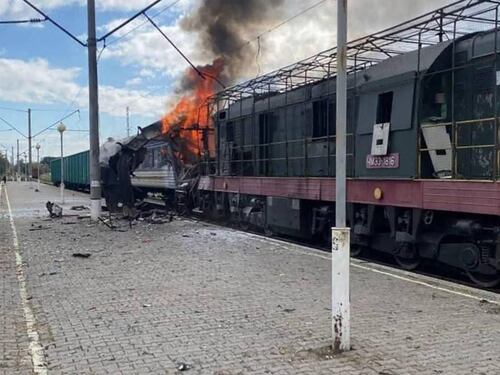 Il treno sotto le bombe russe. Tutti vivi i pacifisti italiani