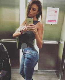 Cristina Buccino sexy in palestra 4