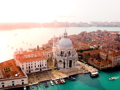 Unesco contro Venezia: “Danni irreversibili”. Ira di Cacciari: "Parlano a vanvera"