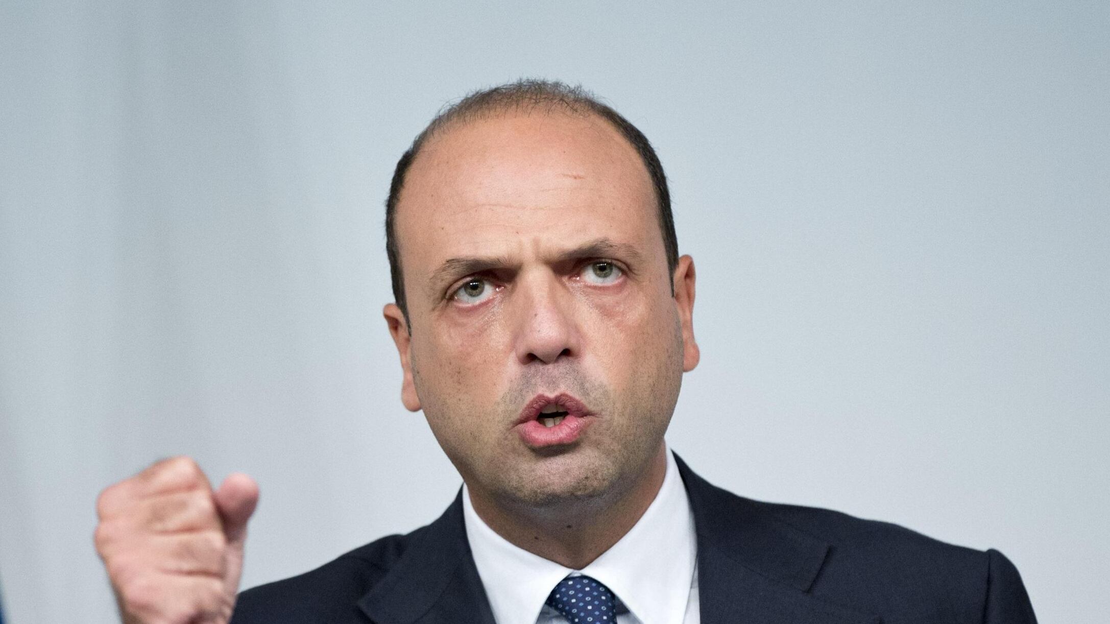Alfano rilancia le primarie E su Forza Italia avverte: "Non vada agli estremisti"
