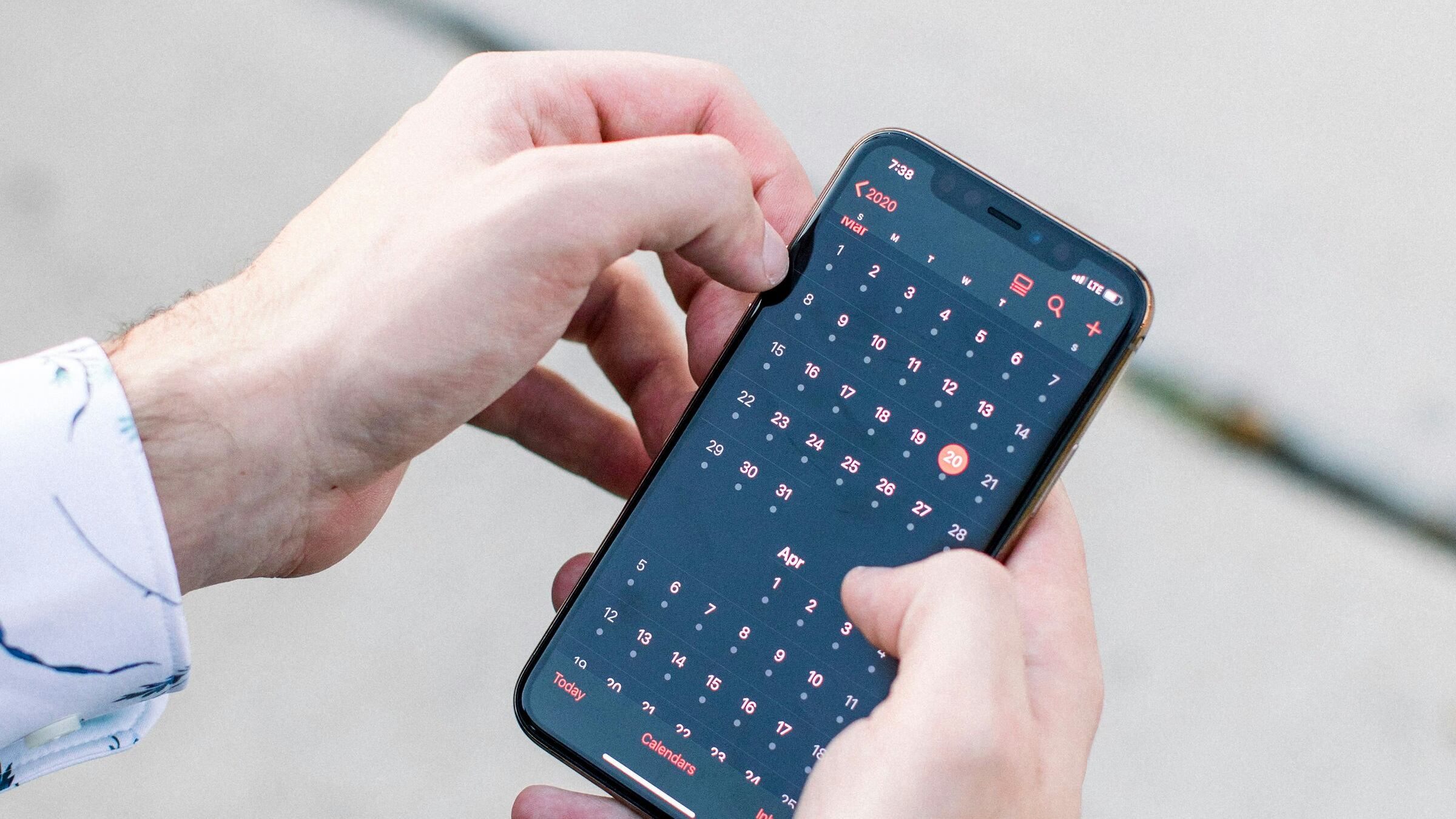 WhatsApp, come programmare un messaggio con Android e iOS