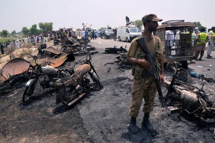 Pakistan, 146 morti nell'incidente a un'autocisterna 15