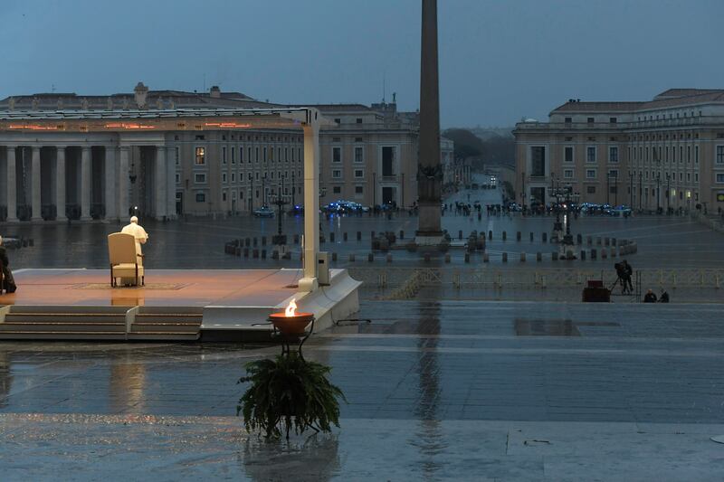 Benedizione "Urbi et Orbi" davanti a una piazza San Pietro deserta per il lockdown, Città del Vaticano 27 marzo 2020