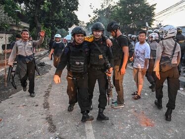 Indonesia, proteste contro la rielezione del presidente Joko Widodo 10