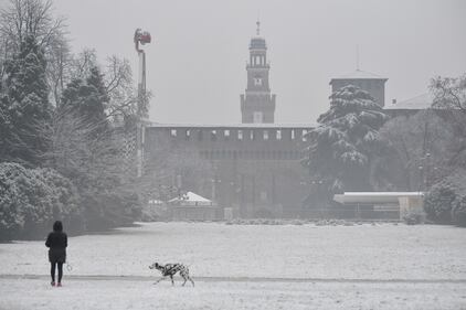 Arriva il maltempo: ecco la città di Milano imbiancata  3