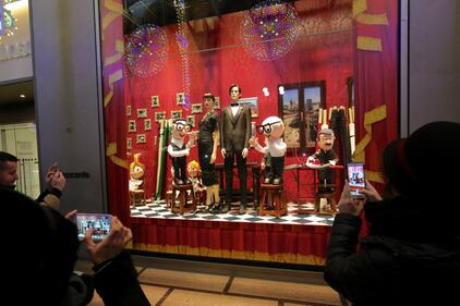 Natale alla Rinascente con le vetrine di Dolce & Gabbana 3