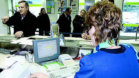 Vince la banca online Sportelli da rottamare