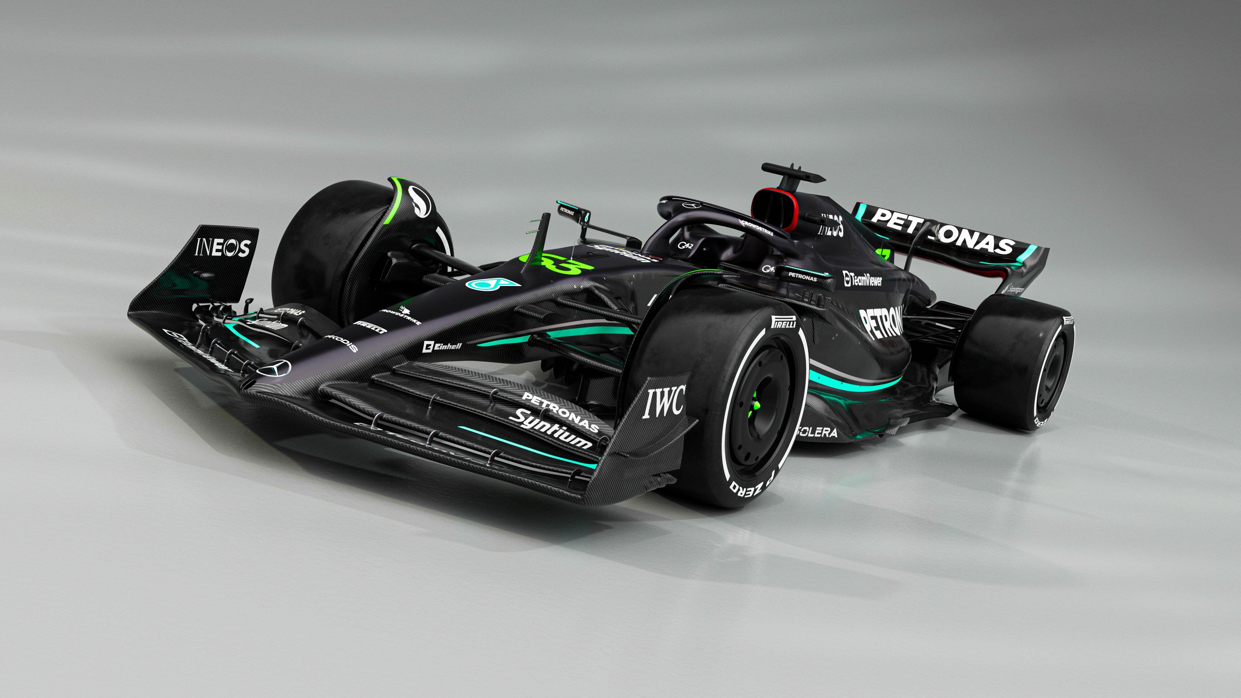 Mercedes, la W14 “all black” per il riscatto