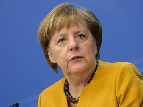 La Merkel contro la tassa per la Germania Est: "Abolita entro il 2021"