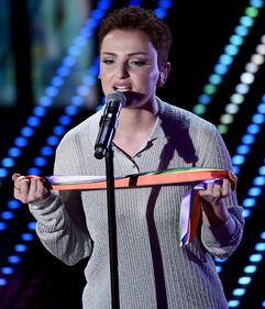 Sanremo 2016: gli abiti della prima serata 43