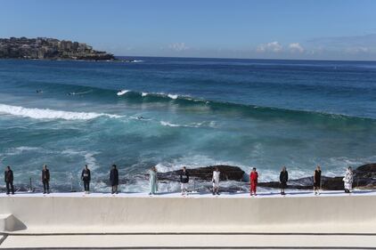 In Australia le modelle sfilano in riva al mare 2