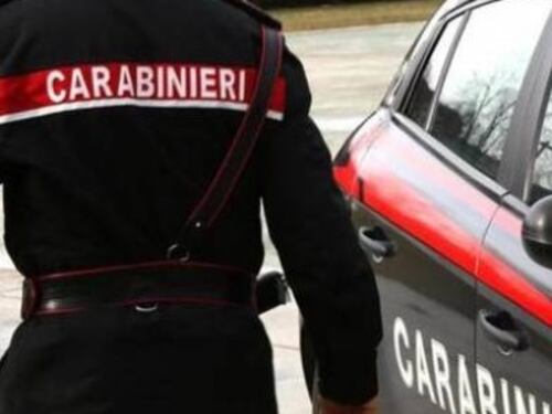 Picchiava la moglie con lo schiaccianoci: "Tornerò con la pistola"