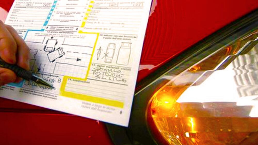 Grazie agli imbroglioni paghiamo l'Rc auto più cara d'Europa