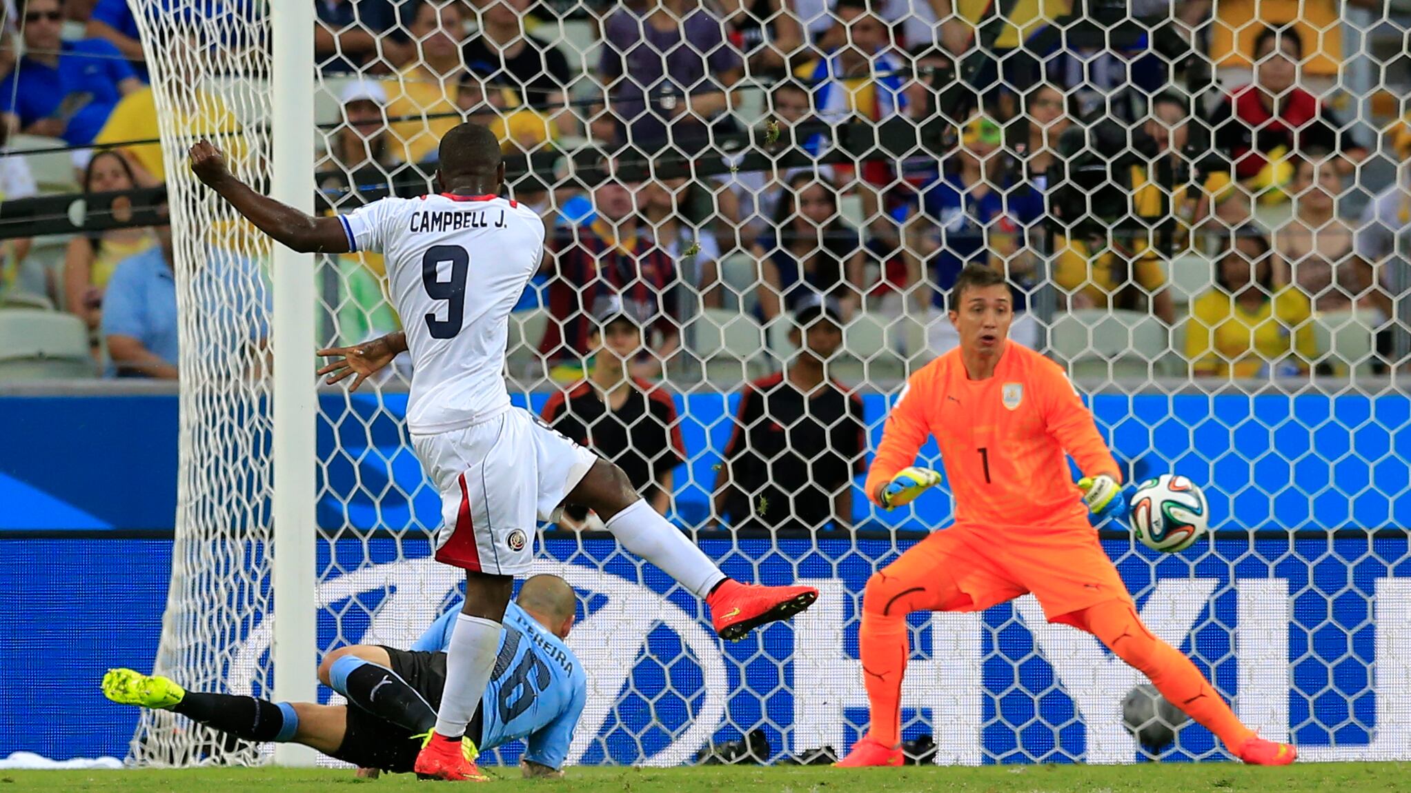 Costa Rica, tris a sorpresa nell'esordio contro l'Uruguay