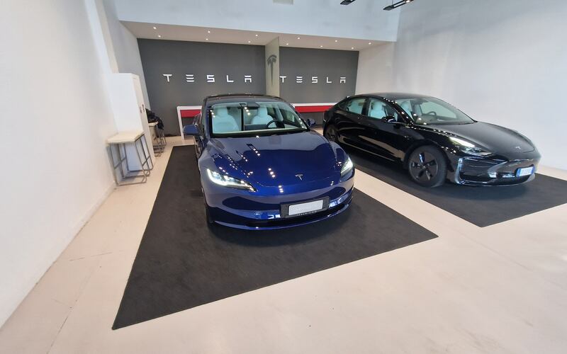 Tesla Model 3 restyling, guarda tutte le immagini 1