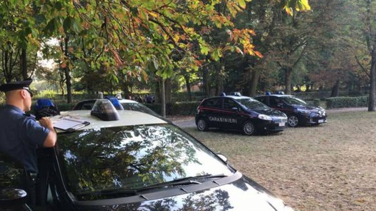 Studente accoltellato a una gamba: orrore in una scuola del Milanese