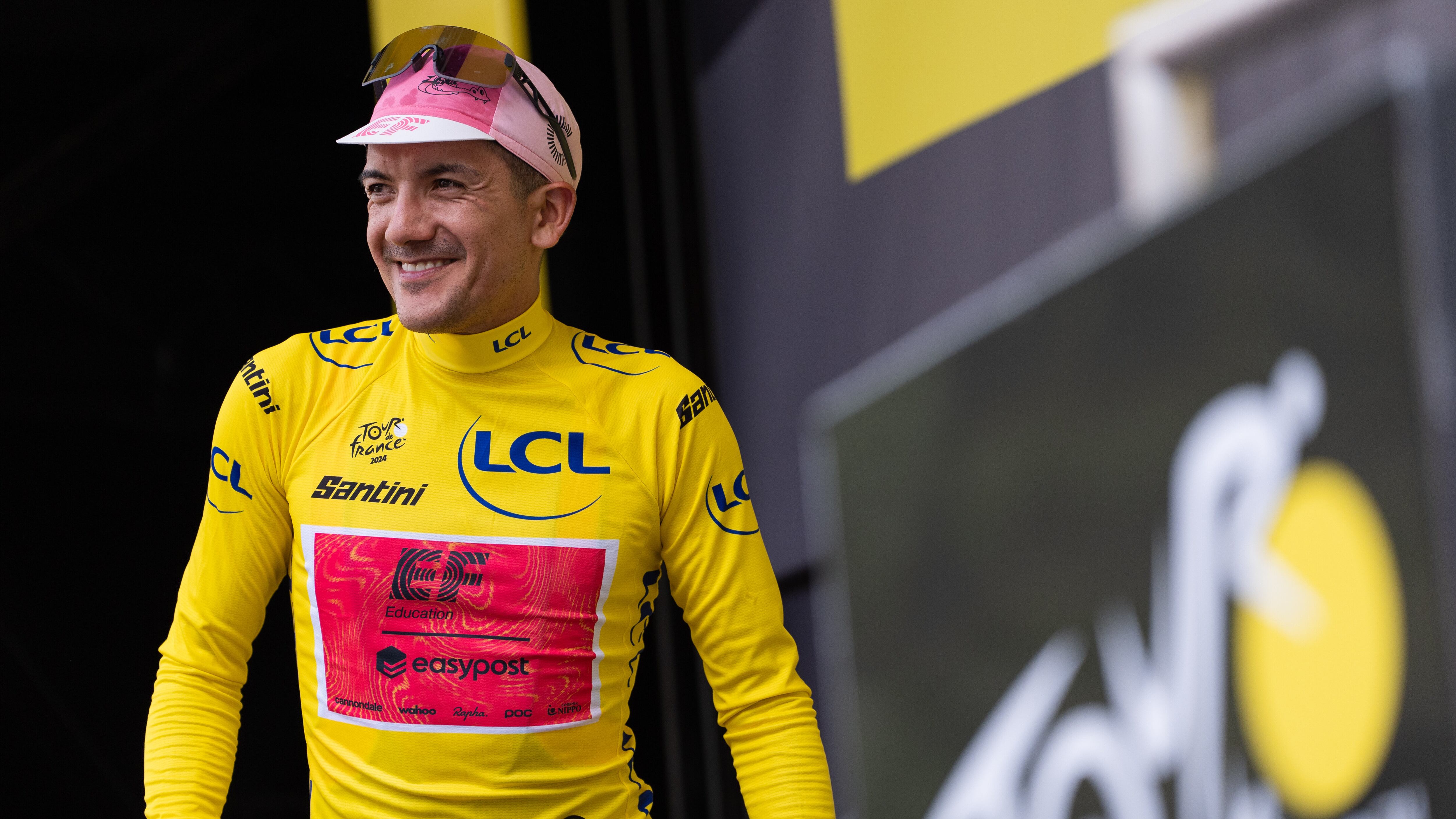 Il Tour d'Italie scrive un pezzo di storia. Tappa a Girmay, maglia gialla a Carapaz