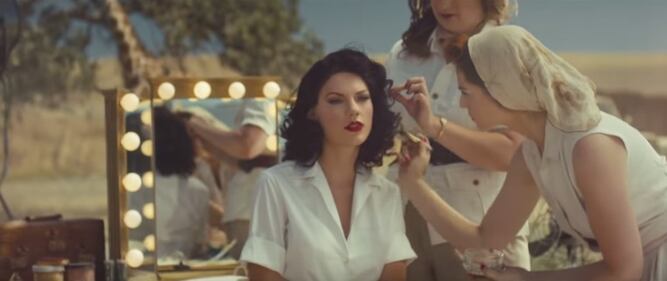 Taylor Swift sexy e selvaggia in Africa, ma è polemica 18