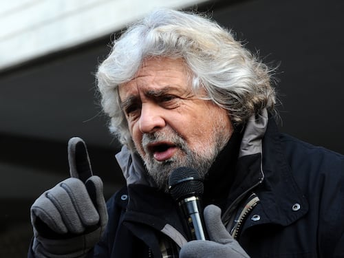 Pitruzzella: "Regole Ue contro le bufale". Grillo: 'Nuova inquisizione web'
