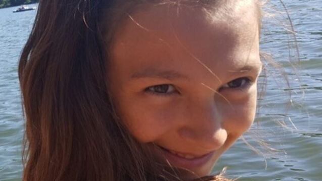 Vuole solo poter leggere l’ultimo tema della sua bambina morta di cancro