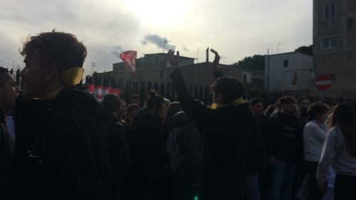 Di Maio nel suo liceo: contestato da studenti e lavoratori 6