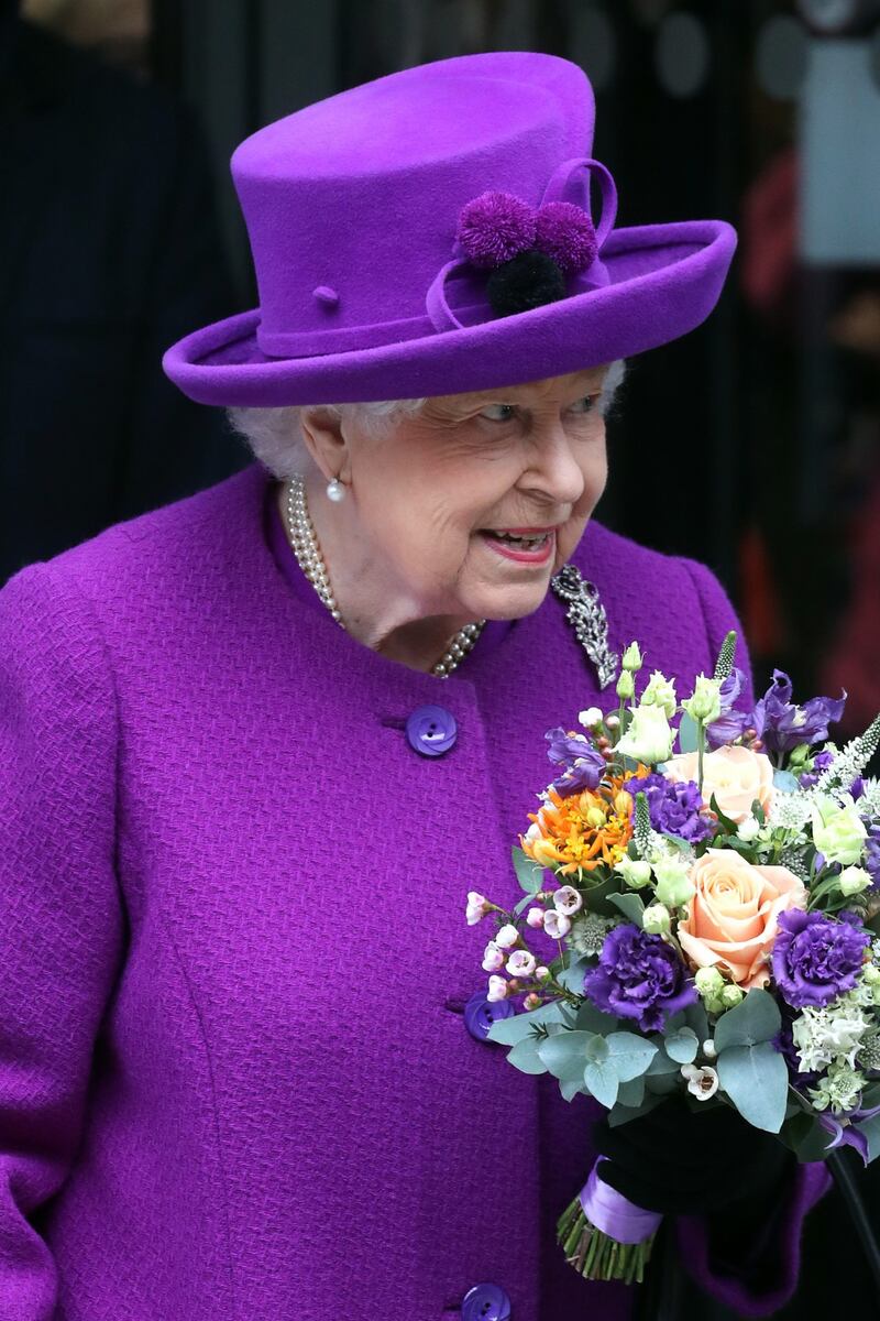 La Regina Elisabetta II in viola, foto 7
